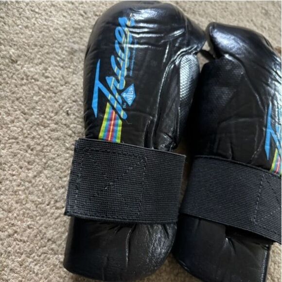 Century Tracer Size Youth Small Martial Arts Sparring Gloves - Picture 2 of 7